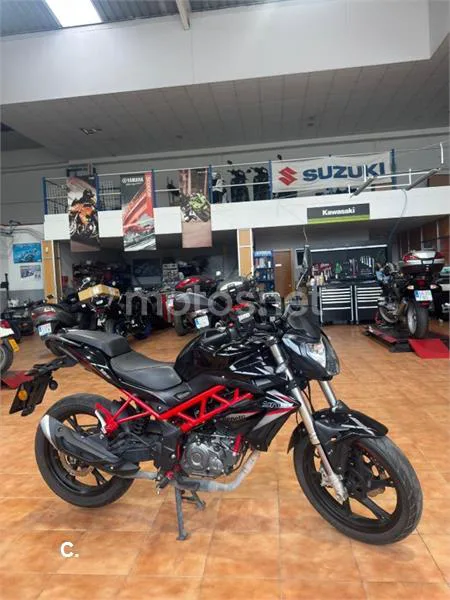 Benelli BN 125 – Vista 3