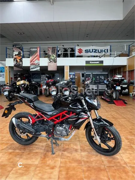 Benelli BN 125 – Vista 5