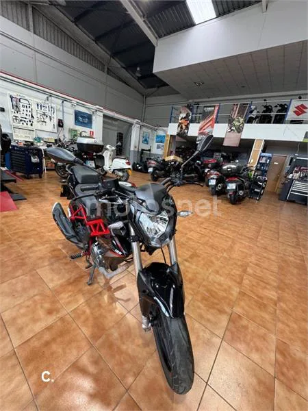 Benelli BN 125 – Vista 8