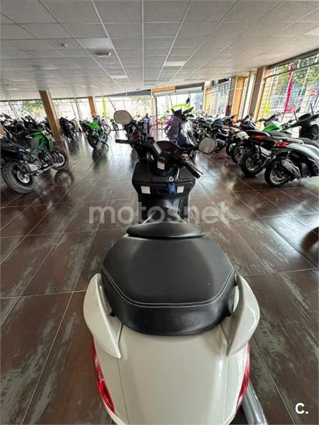 Suzuki Burgman 200 – Vista 11