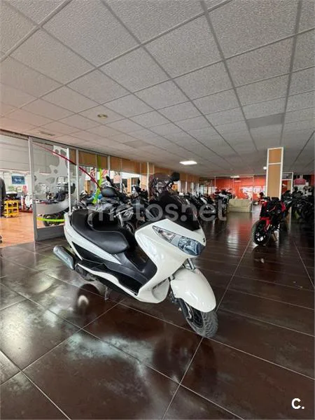 Suzuki Burgman 200 – Vista 3