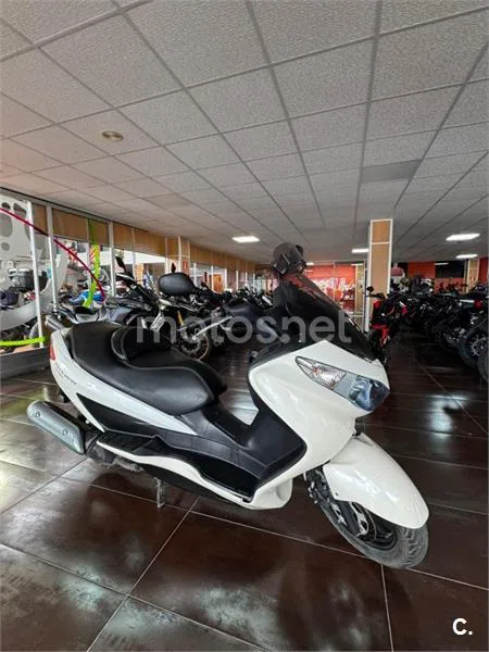 Suzuki Burgman 200 – Vista 4