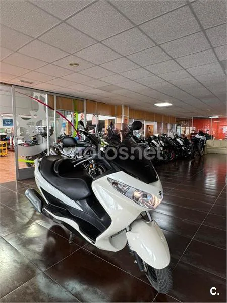 Suzuki Burgman 200 – Vista 5