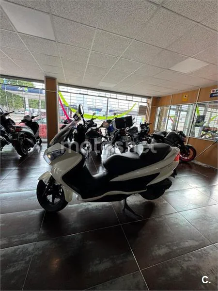 Suzuki Burgman 200 – Vista 8
