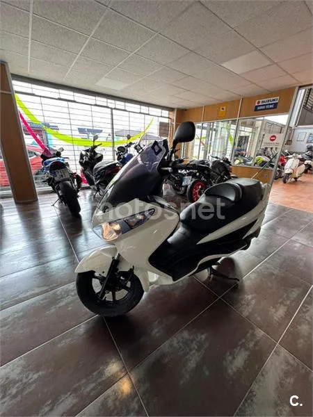 Suzuki Burgman 200 – Vista 9