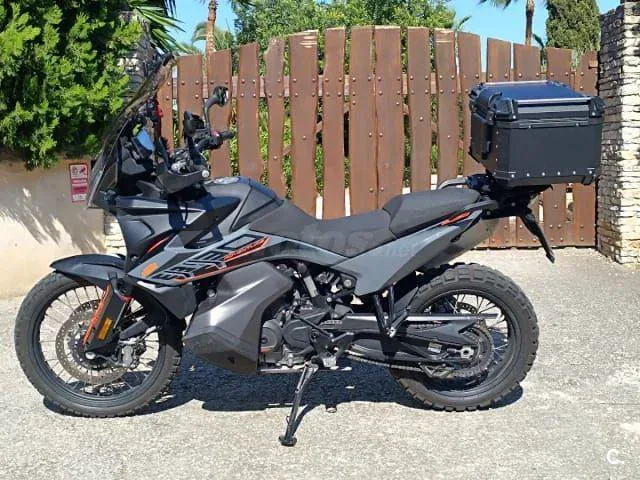 KTM 890 – Vista 2