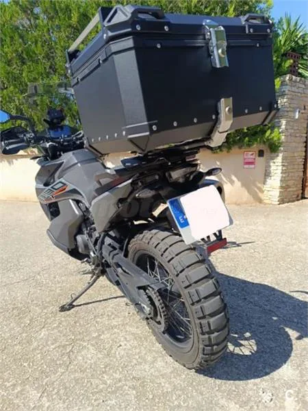 KTM 890 – Vista 3