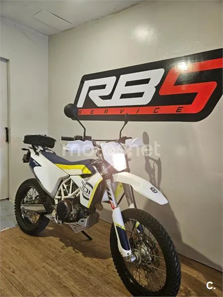 Husqvarna 701 Supermoto – Vista 3