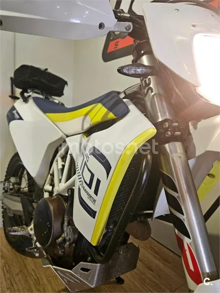 Husqvarna 701 Supermoto – Vista 4