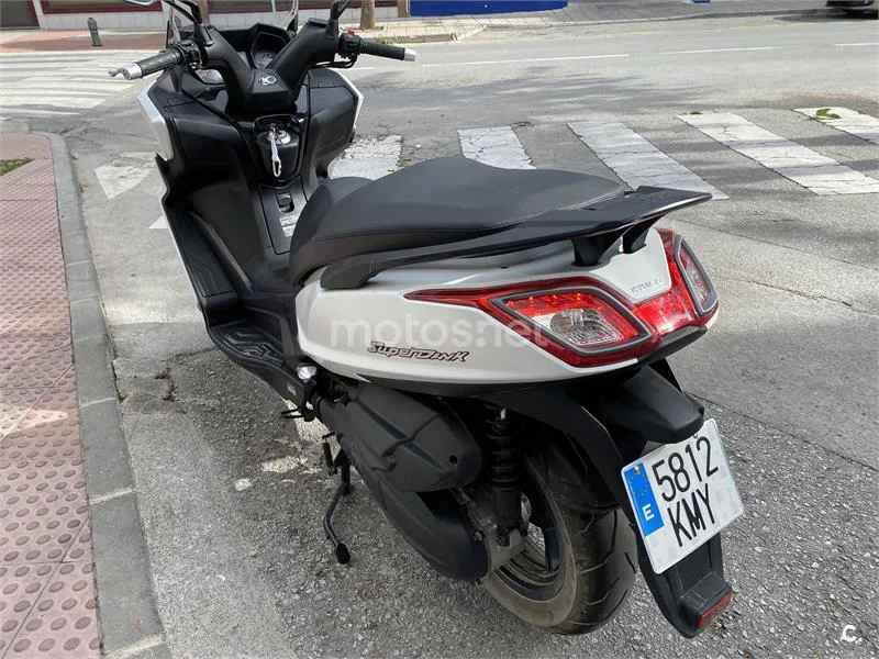 Kymco Super Dink 125 – Vista 3