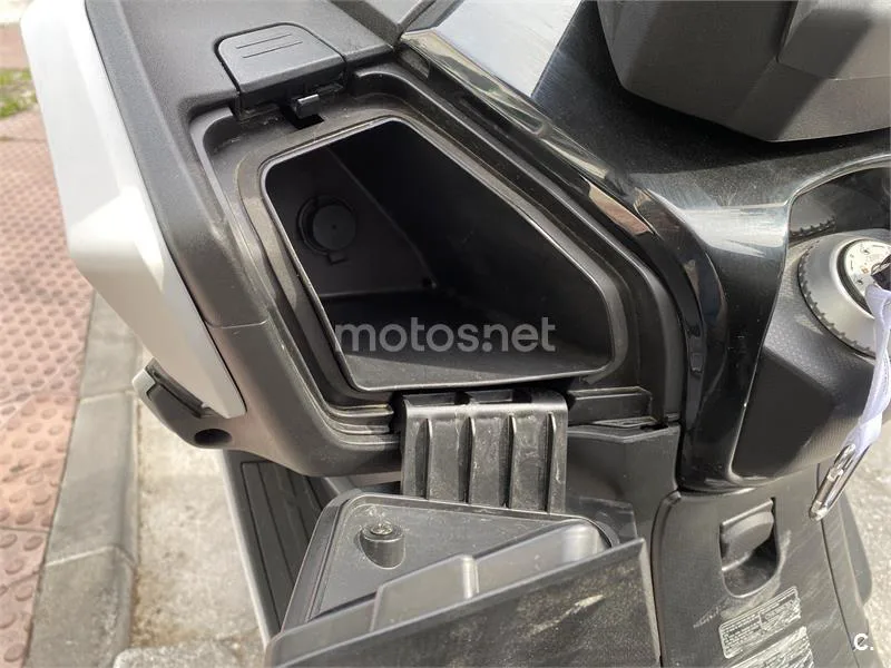 Kymco Super Dink 125 – Vista 21