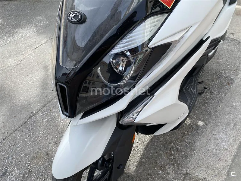Kymco Super Dink 125 – Vista 30