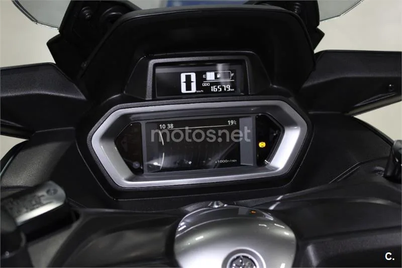 Yamaha XMAX 300 – Vista 8