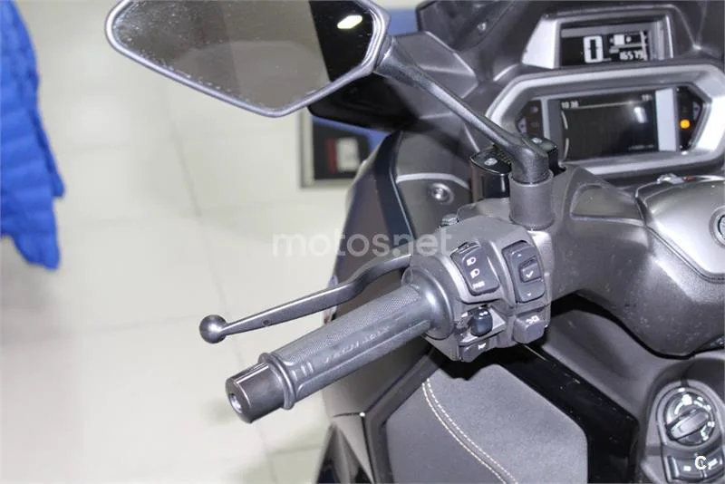 Yamaha XMAX 300 – Vista 9