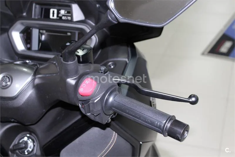 Yamaha XMAX 300 – Vista 10