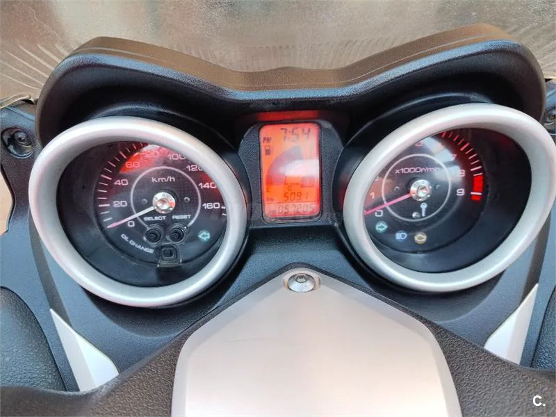 Yamaha XMAX 250 – Vista 11