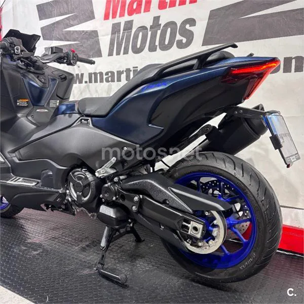 Yamaha TMAX – Vista 11