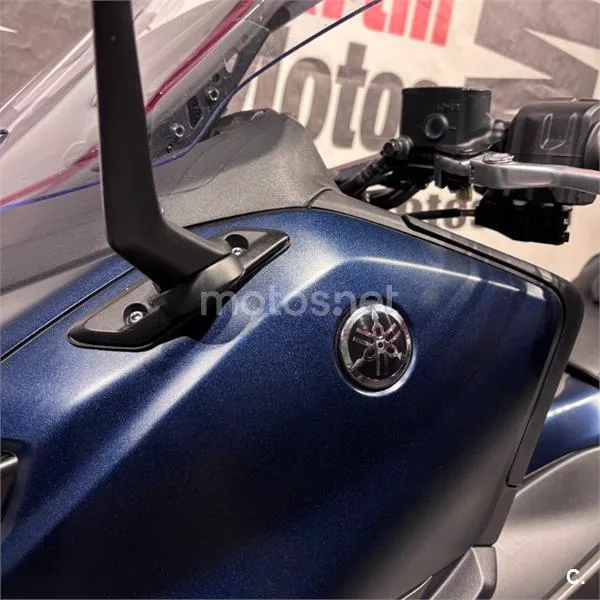 Yamaha TMAX – Vista 12