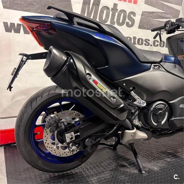 Yamaha TMAX – Vista 13