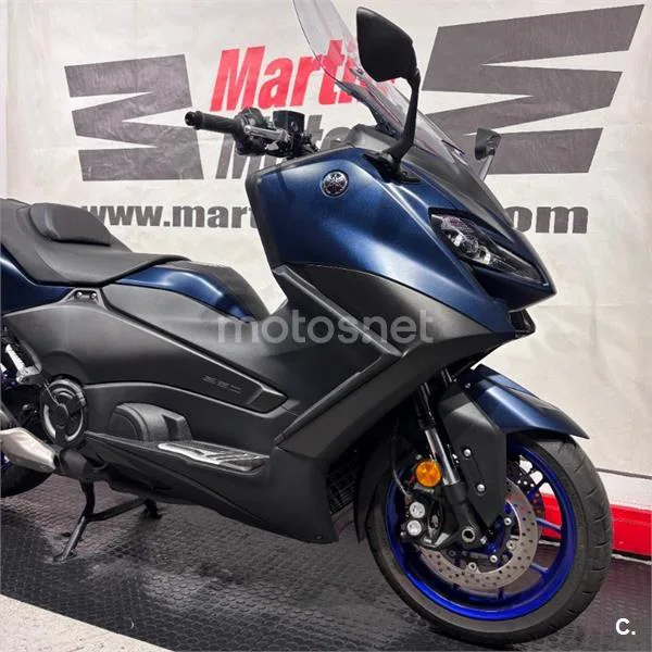 Yamaha TMAX – Vista 14