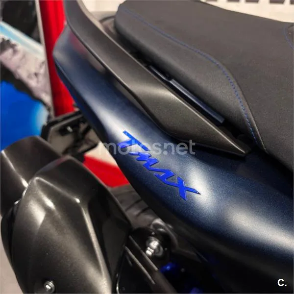 Yamaha TMAX – Vista 15