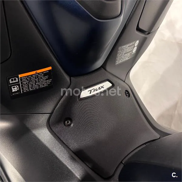 Yamaha TMAX – Vista 17
