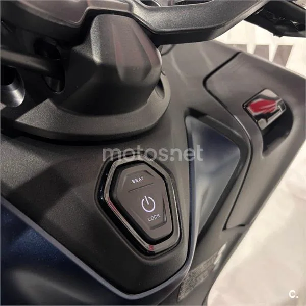 Yamaha TMAX – Vista 18