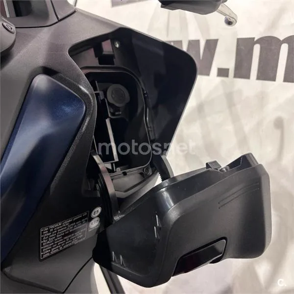 Yamaha TMAX – Vista 19
