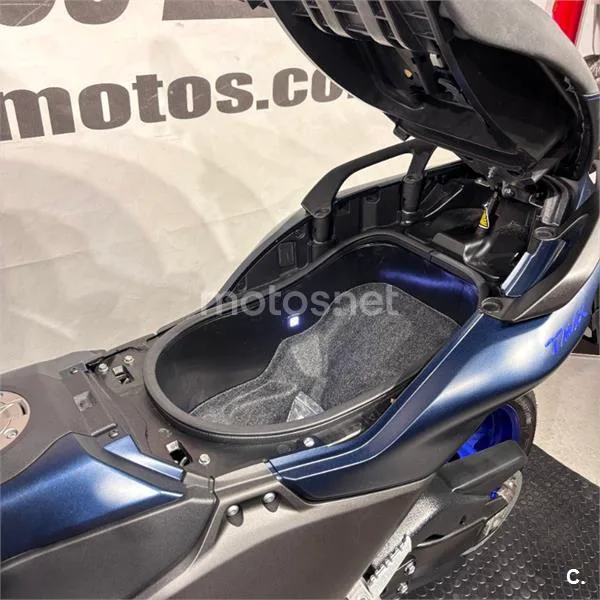 Yamaha TMAX – Vista 21