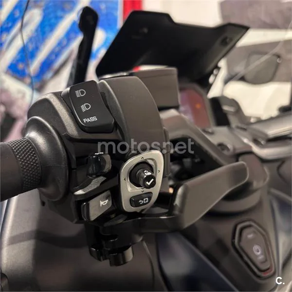Yamaha TMAX – Vista 24