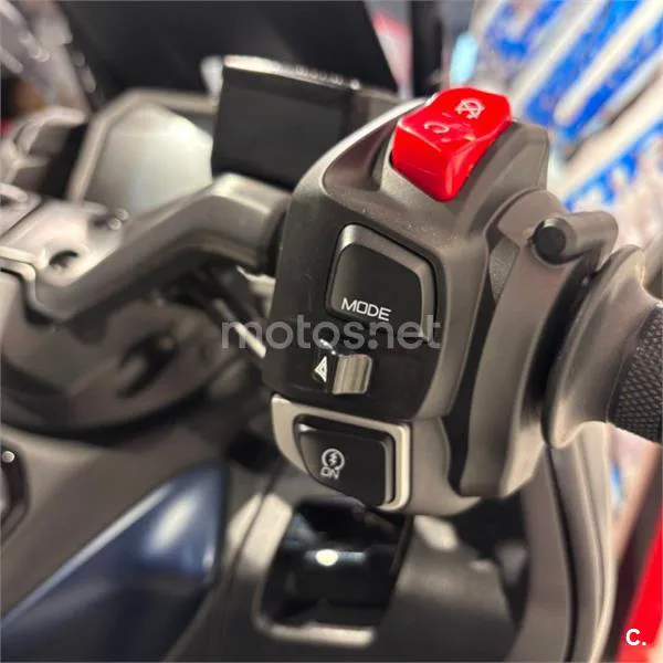 Yamaha TMAX – Vista 25