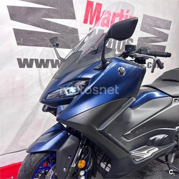 Yamaha TMAX – Vista 8