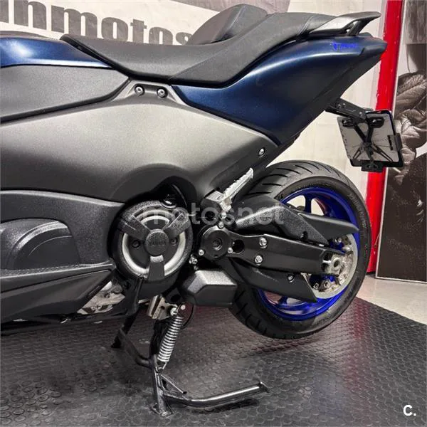 Yamaha TMAX – Vista 10