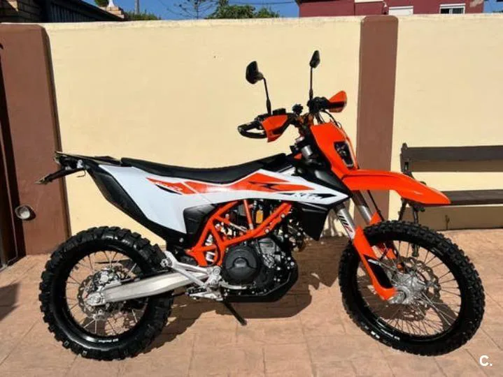 KTM 690 Enduro R – Vista 2