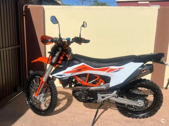 KTM 690 Enduro R – Vista 3