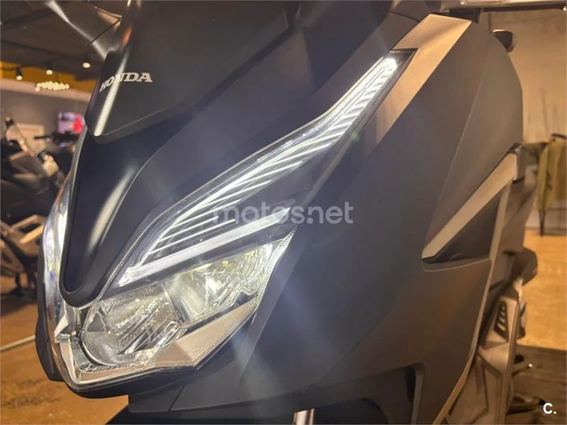 Honda Forza 350 - Vista 3