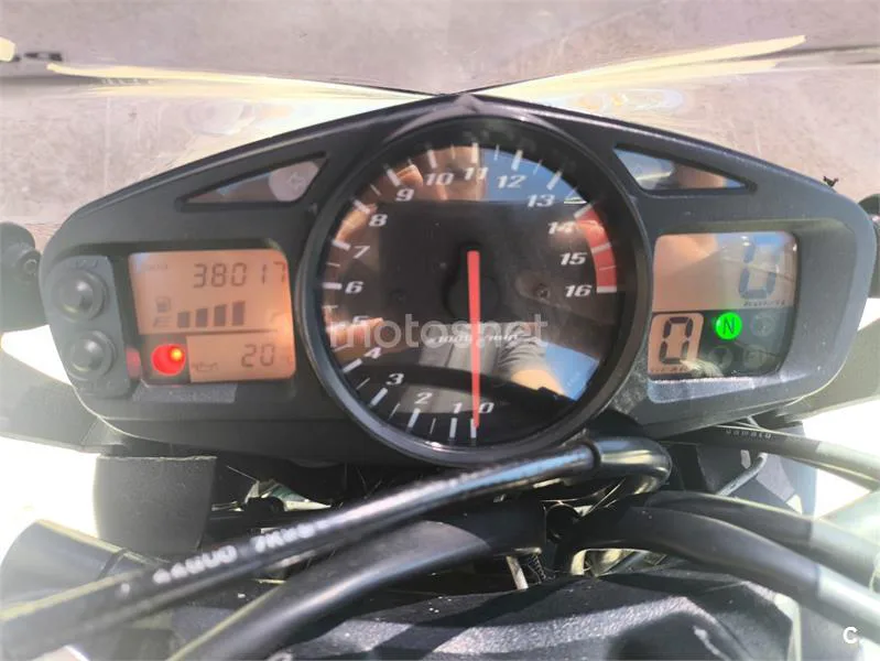 Suzuki GSR 600 – Vista 5