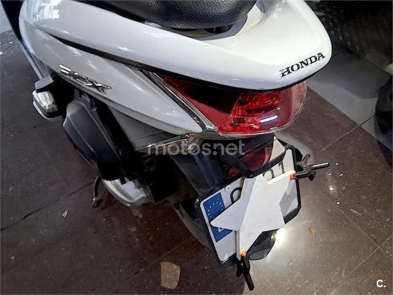 Honda PCX 125 – Vista 15