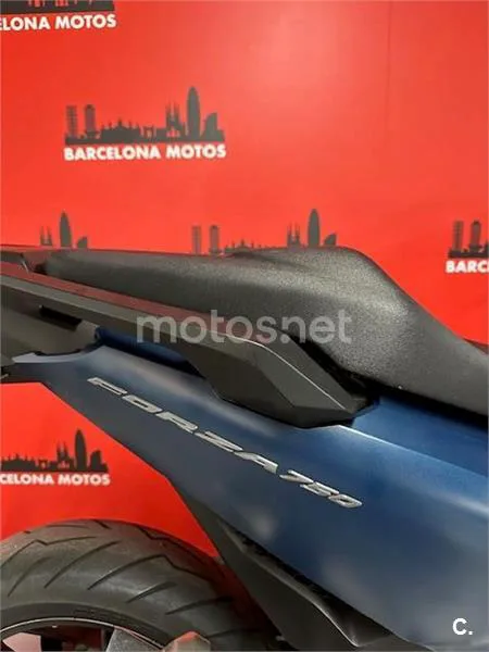 Honda Forza 750 – Vista 8