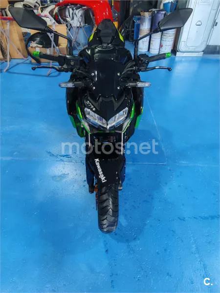 Kawasaki Z900 - Vista 12