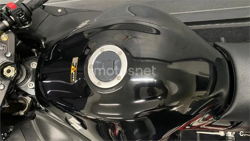 Suzuki Hayabusa – Vista 16