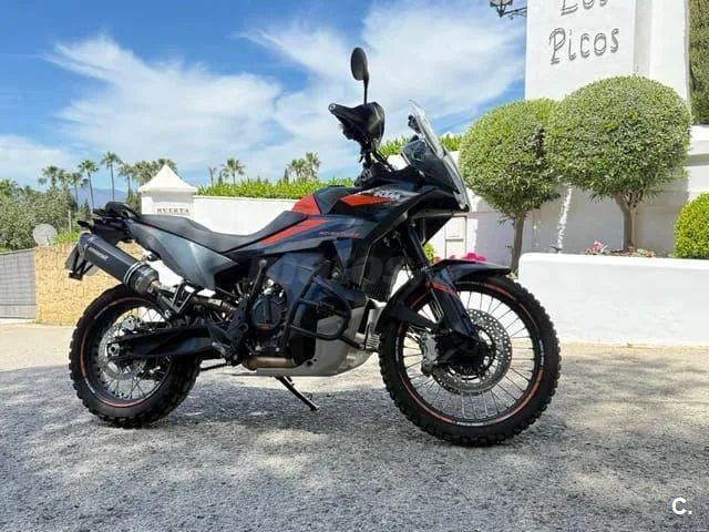 KTM 890 – Vista 4