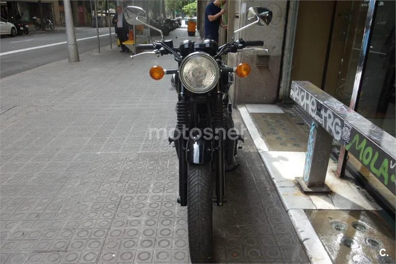 Kawasaki W800 – Vista 12