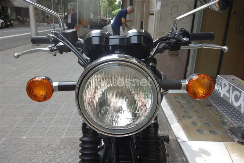 Kawasaki W800 – Vista 13
