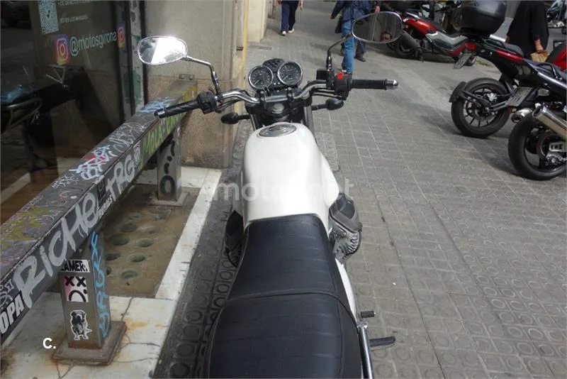 Moto Guzzi V7 Classic – Vista 9
