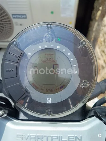 Husqvarna Svartpilen 401 – Vista 4
