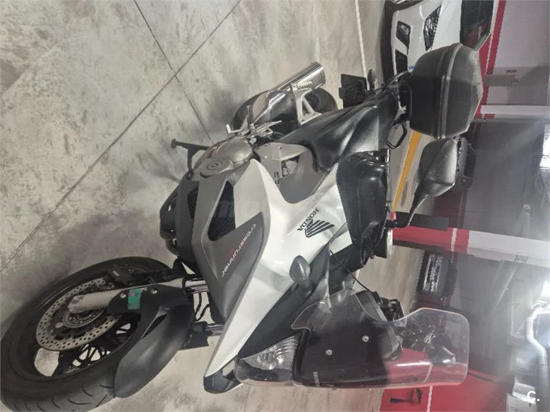 Honda VFR 800 FI – Vista 7