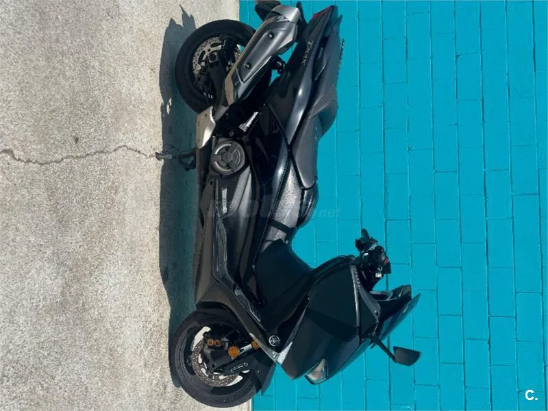 Yamaha TMAX – Vista 4