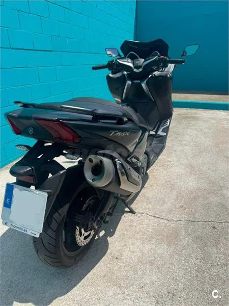 Yamaha TMAX – Vista 5