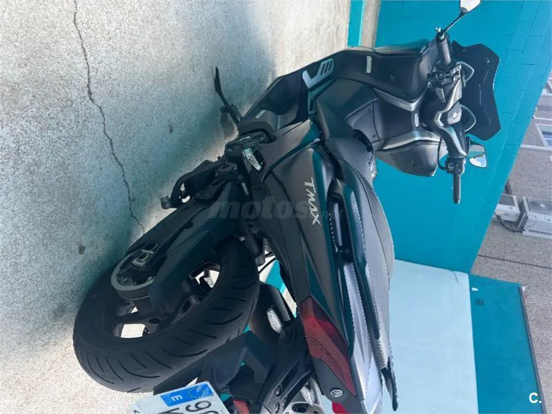 Yamaha TMAX – Vista 8